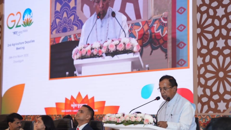 Minister Som Prakash Singh said government not convey message to farmers in right way regarding farm law