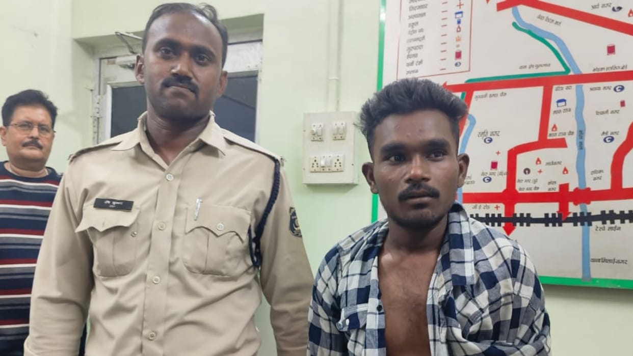 chhattisgarh young man killed minor girl by stabbing during jwara immersion in bhilai