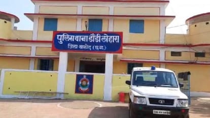 chhattisgarh police arrested helper who stole driver wife after killing him in balod