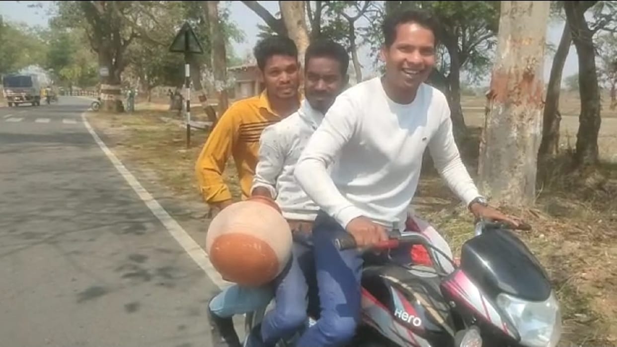mama gifts red pot to his nephews on Ram Navami In Chhattisgarh