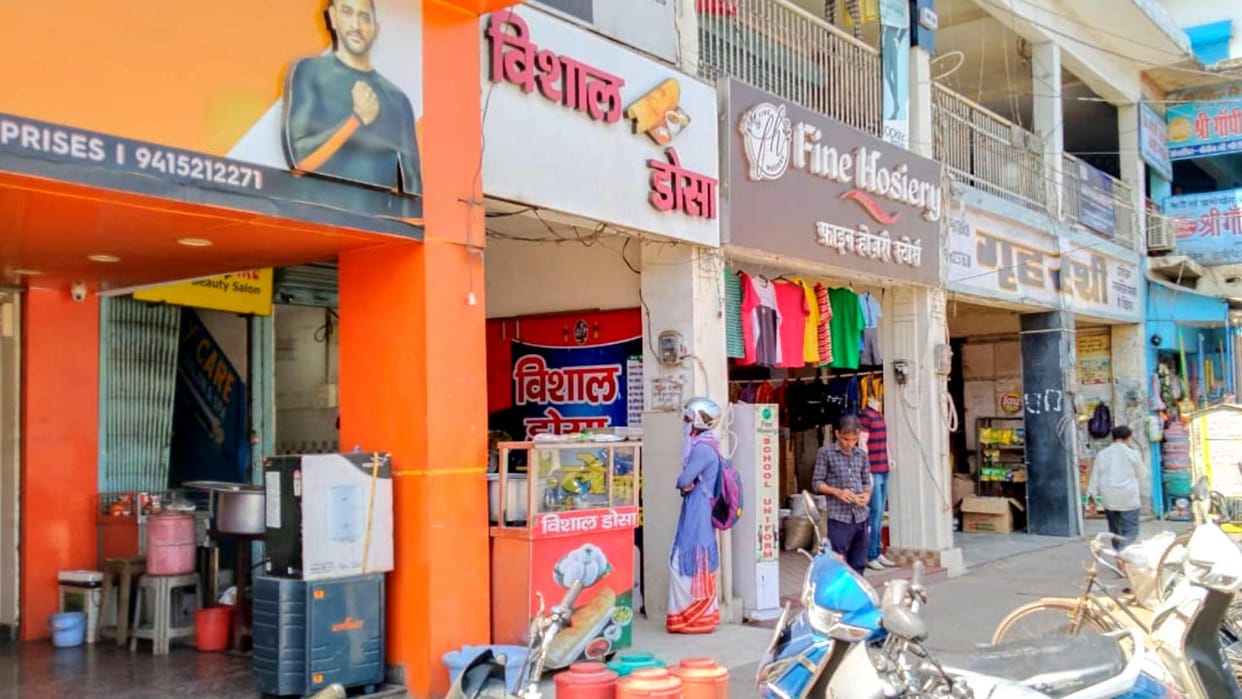 Municipal Corporation contracted 20 shopkeepers around Jalkal Bhawan to extend shops up to gallery