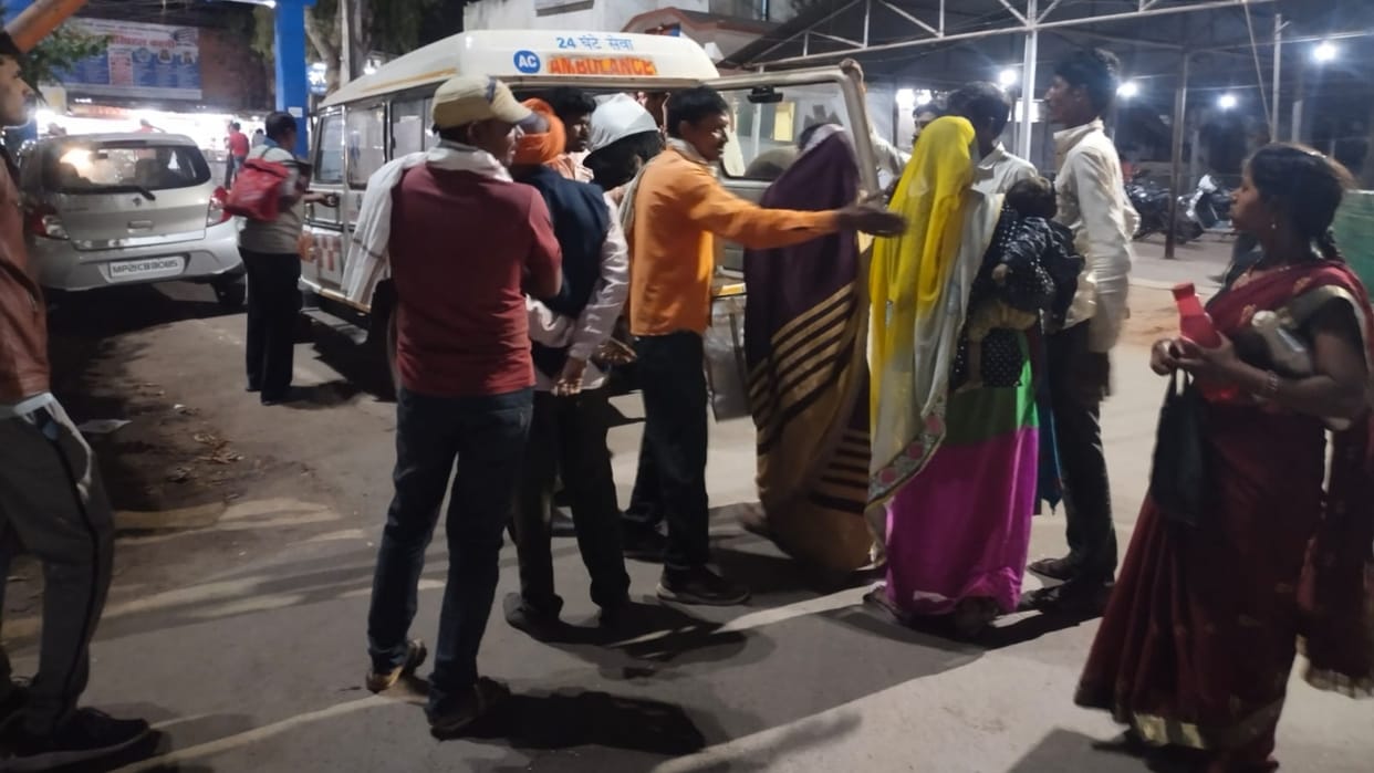 Two brothers returning from Sharda temple died in a road accident, two serious