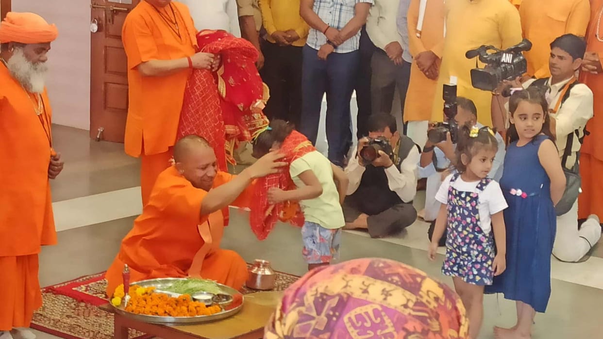 CM Yogi Adityanath kanya pujan during navmi 2023 in gorakhnath temple