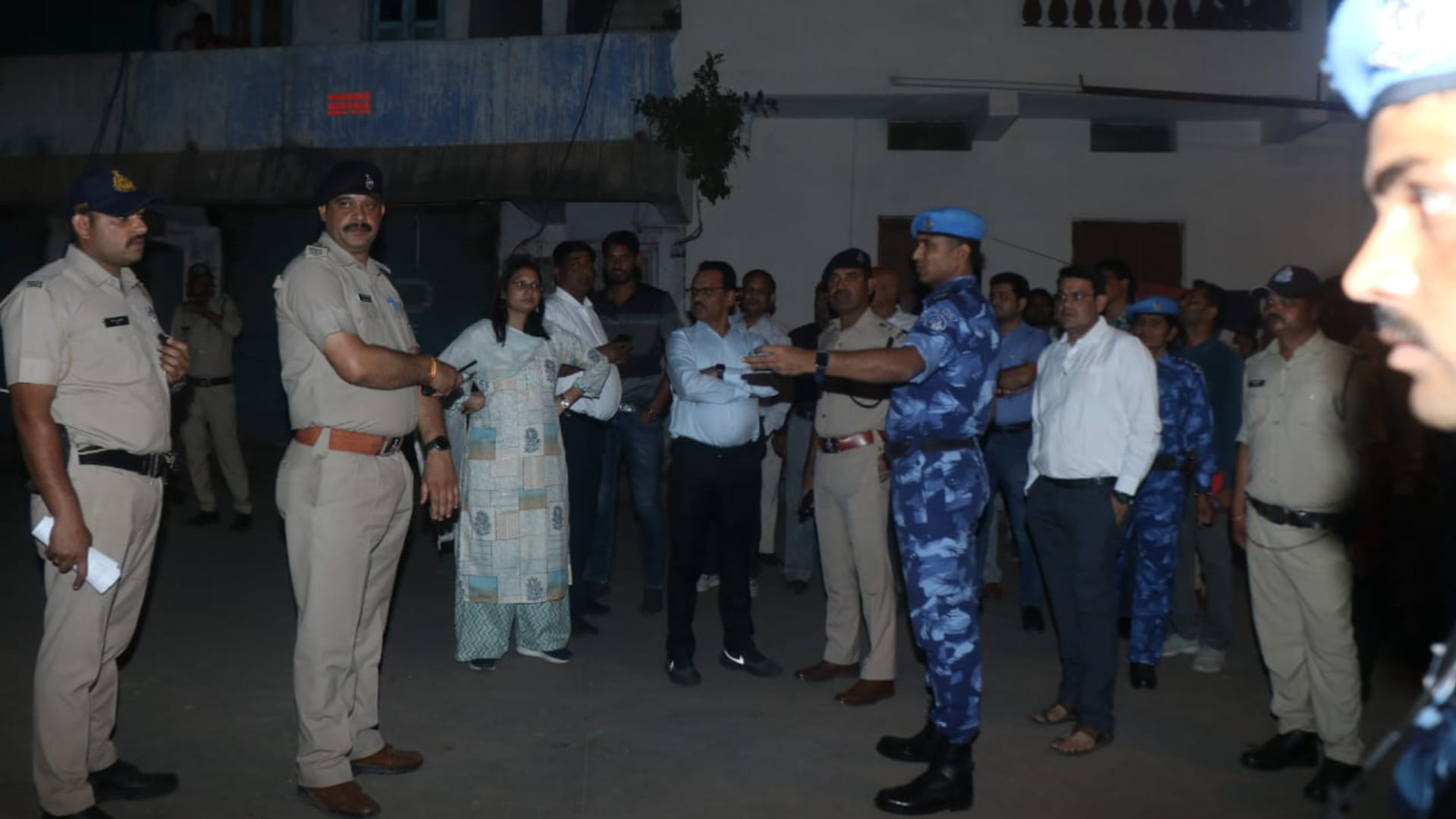 Police flag march with armored vehicles due to Ram Navami procession, last year there was a big riot