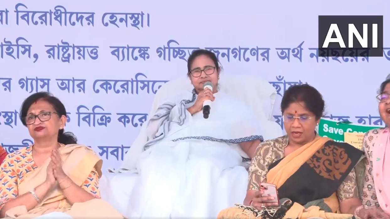 mamata banerjee sit protest dharna against centre accused discrimination government MGNREGA