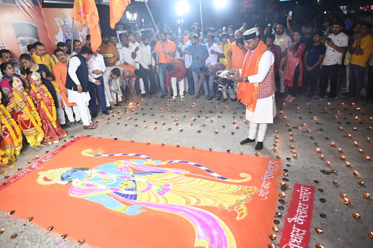 Bhopal News: Narela assembly lit up with 1.5 lakh lamps, people lit a lamp in the name of Shri Ram and the nat