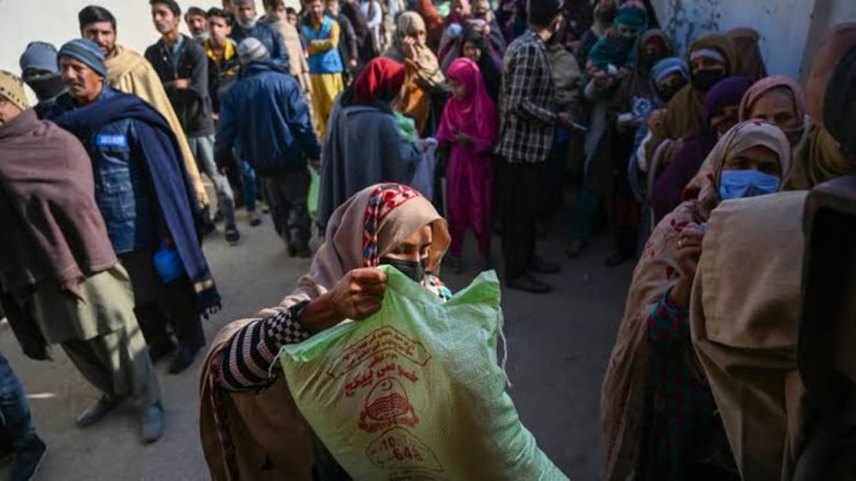 Pakistan: Flour becomes deadly in Pakistan, country faces severe flour crisis, daily needs prices skyrocketing