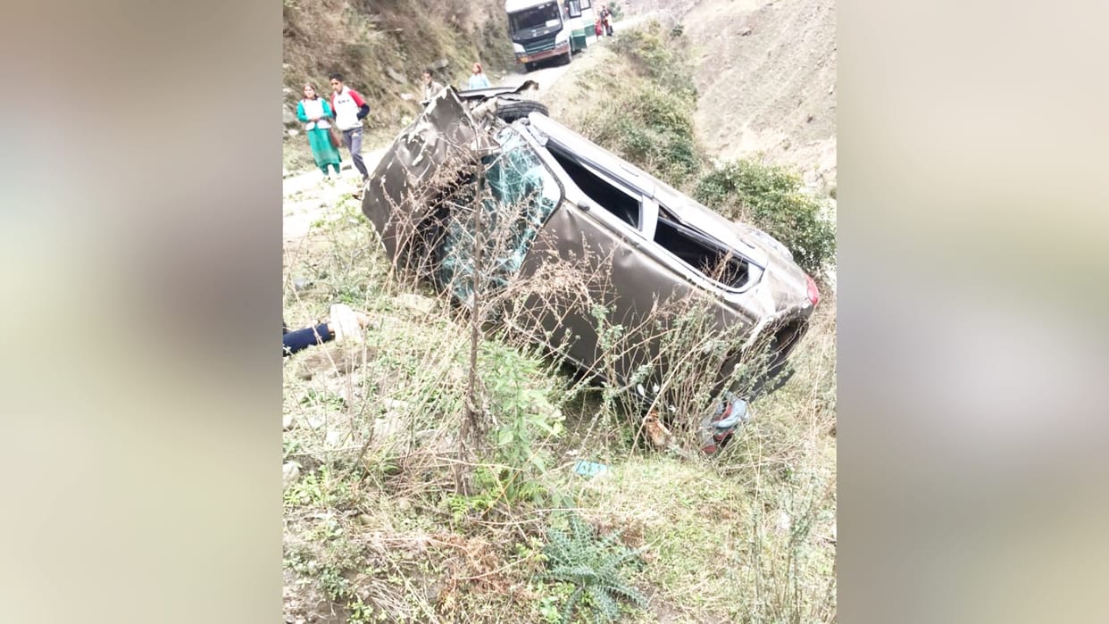 Himachal Kullu news: one killed car fall in gorge near kullu himachal pradesh