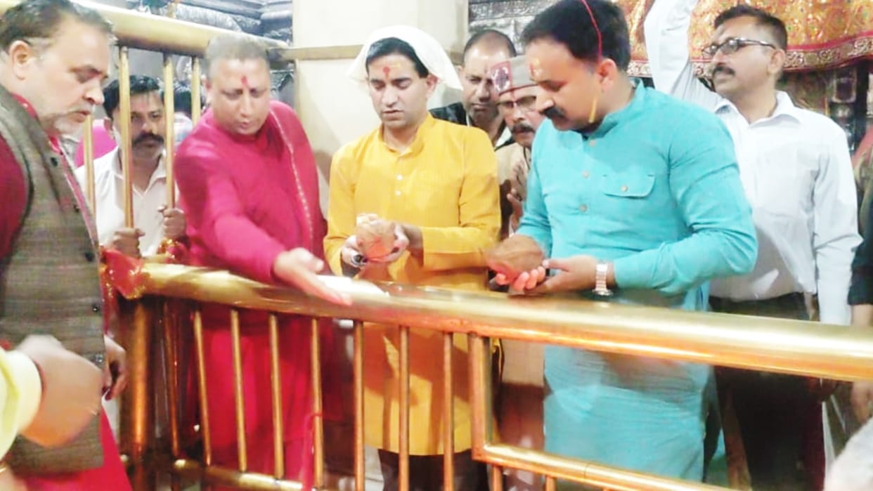 chaitra navratri 2023: Devotees pay obeisance at jwalamukhi temple on ram navami celebration