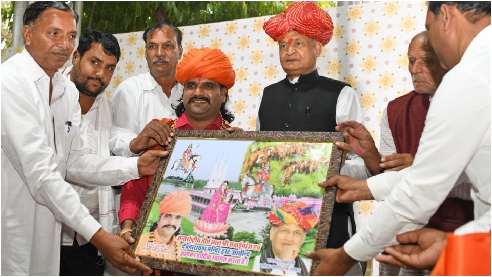 CM Ashok Gehlot says smartphones distribute with free internet for 3 years to women from Raksha Bandhan