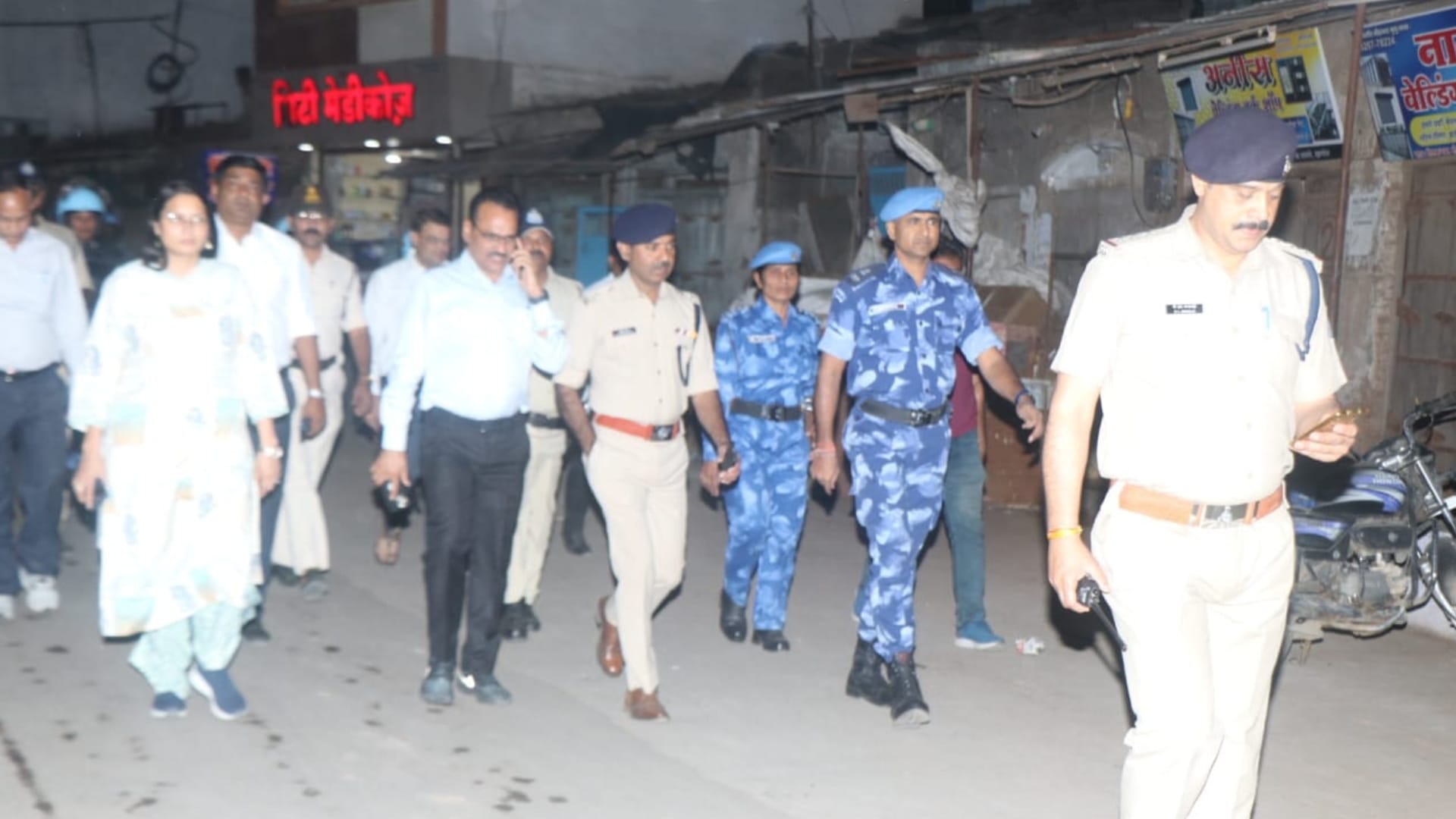 Police flag march with armored vehicles due to Ram Navami procession, last year there was a big riot