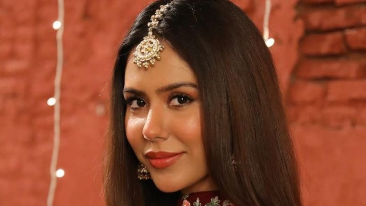 Sonam Bajwa Says Sara Ali Khan and Ananya Pandey go to Karan Johar House for Audition