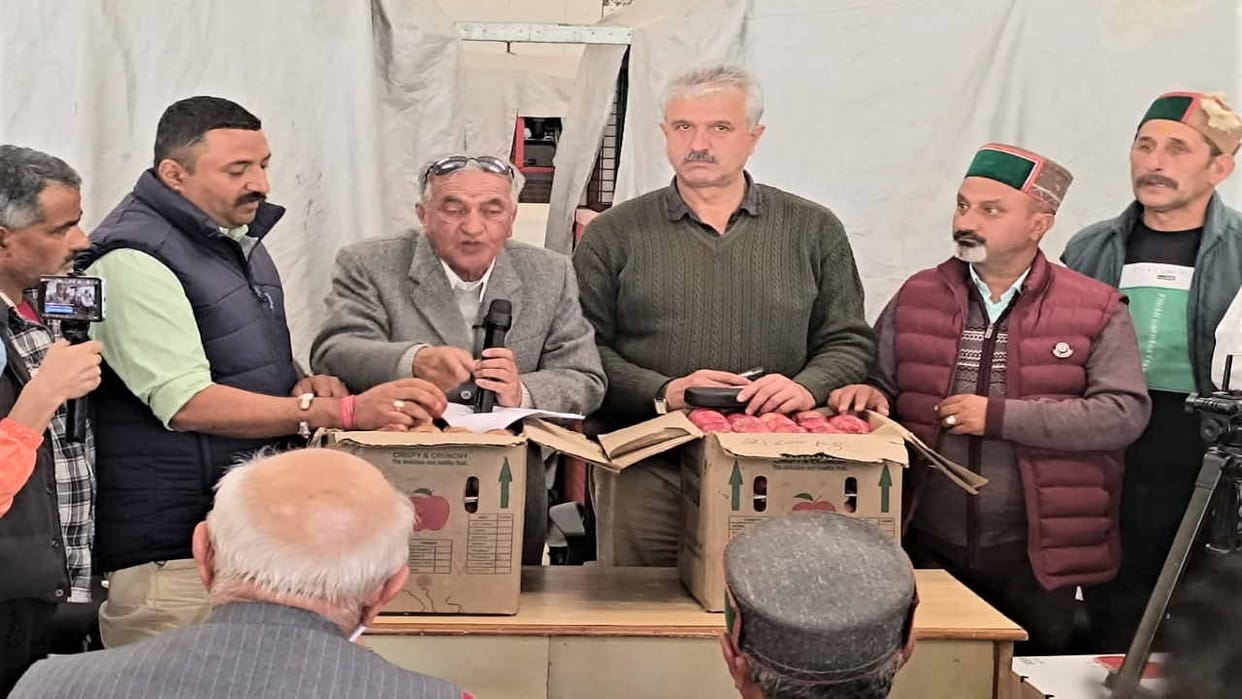 sanyukt Kisan Manch: Himachal govt to bring bill within seven days to implement universal carton