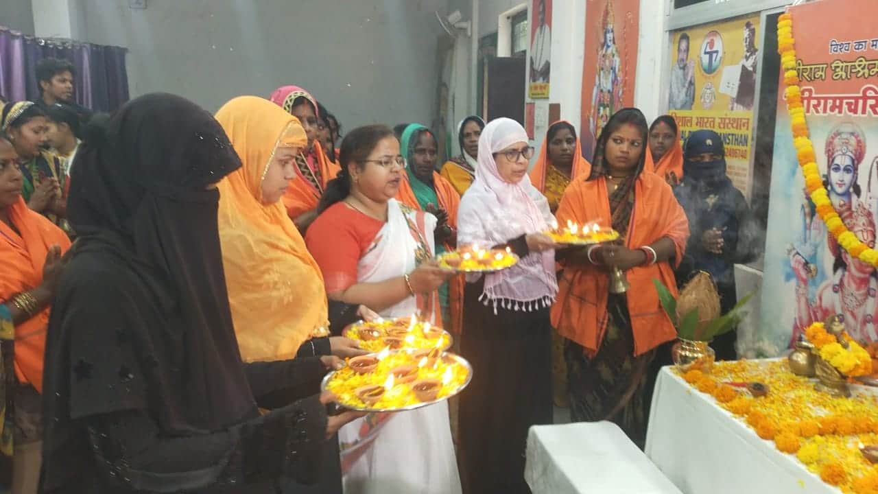 am Navami 2023 Muslim Womens Celebrate navami and Performed Aarti of Shriram Varanasi News in Hindi