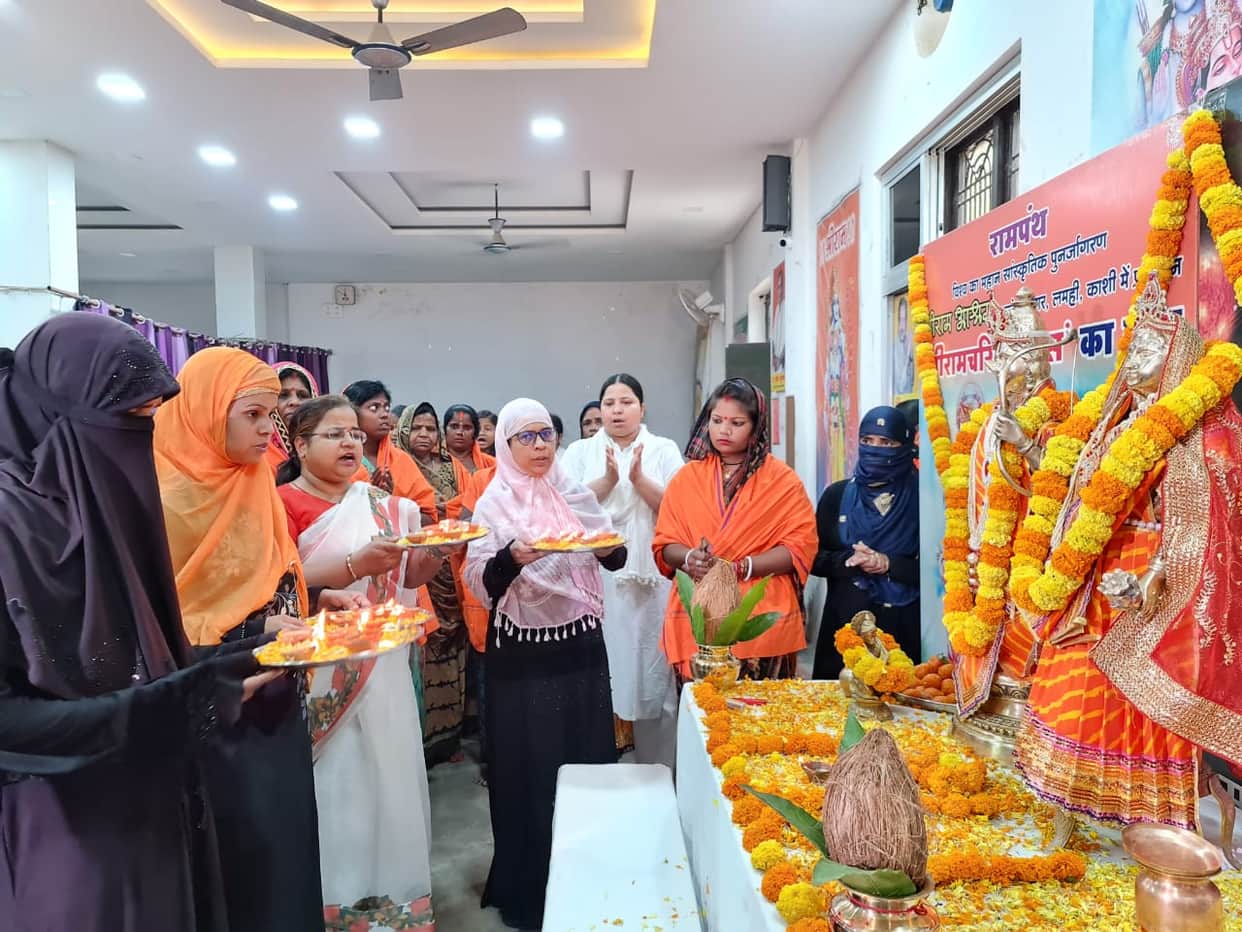 am Navami 2023 Muslim Womens Celebrate navami and Performed Aarti of Shriram Varanasi News in Hindi