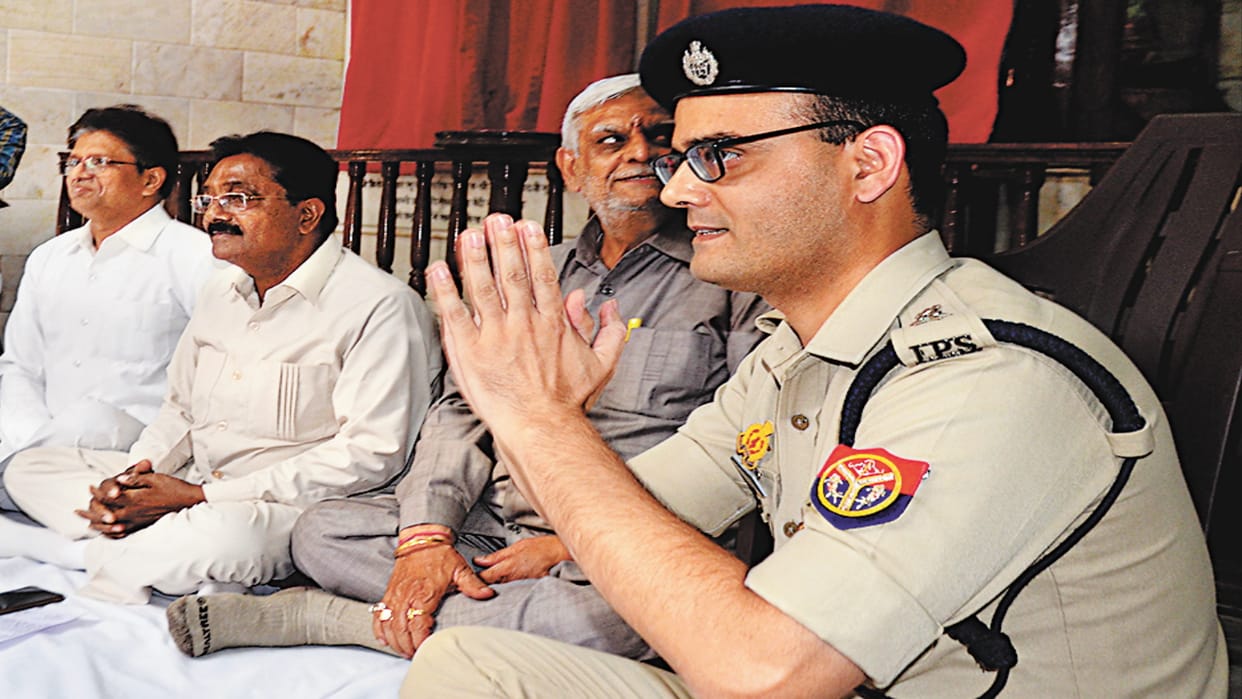 Meerut Traders warns SSP- catch the miscreants, otherwise we will leave the business