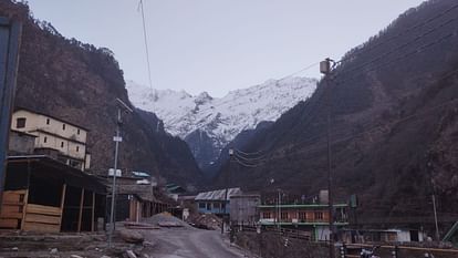 Shani temple built in 14th century wall cracked in Uttarkashi Maa Yamuna maternal home Kharsali Uttarakhand