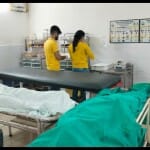 अस्पताल में रखे शव।