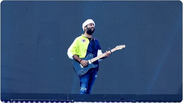 IPL 2023 Opening Ceremony Arijit Singh Tamannaah Bhatia Dance Performance at Ahmedabad Stadium