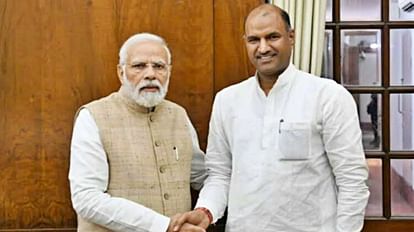 BJP has given a task to 8000 'Namo Swayamsevaks' to go to the field