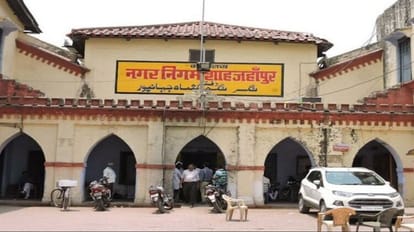 UP Nikay Chunav triangular fight for Shahjahanpur first mayor election stuck