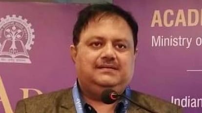 Varanasi: बीएचयू के प्रोफेसर संजय बने मोतिहारी केंद्रीय विश्वविद्यालय में कुलपति, पांच वर्ष का होगा कार्यकाल BHU professor Sanjay Srivastava becomes Vice Chancellor of Motihari Central University