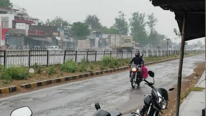 light rain falling in gorakhpur basti mandal