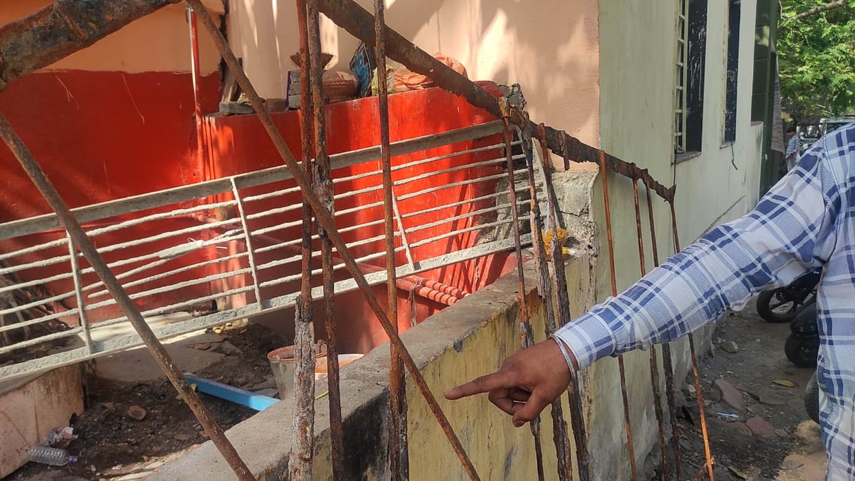 10 mm steel rebar had halved the road, how could 55 people bear the burden