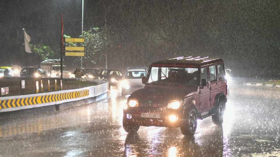 Warning is unseasonal rain big disasters can come