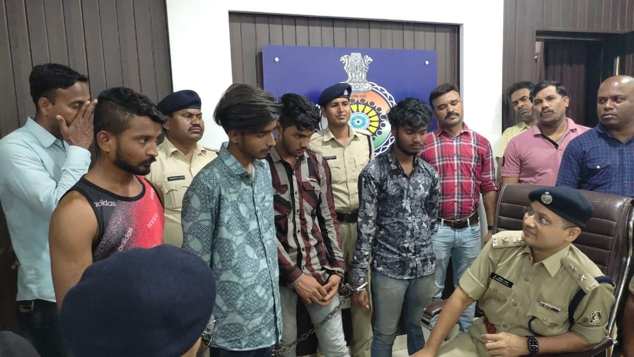 Durg police arrested three thieves including one other