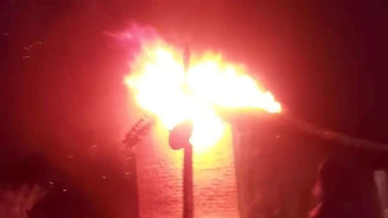 Damoh News House burnt to ashes due to blast in gas cylinder