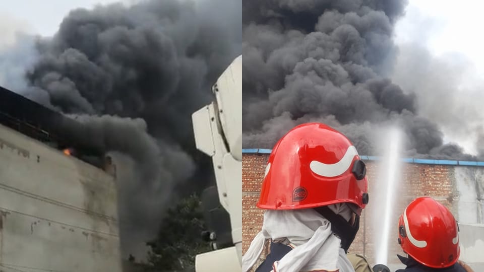 Fire breaks out in a factory in Wazirpur area