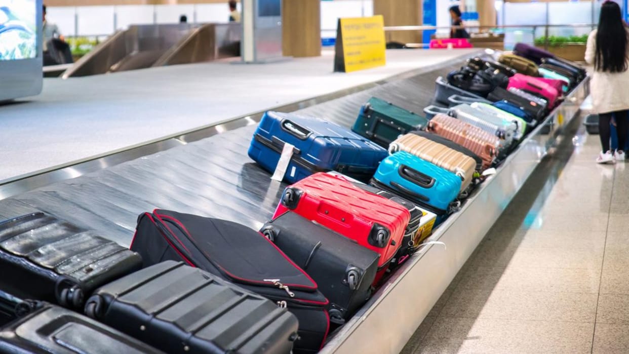 Man Uses AirTag To Track Luggage At Airport, Discovers Suspect Wearing His Clothes