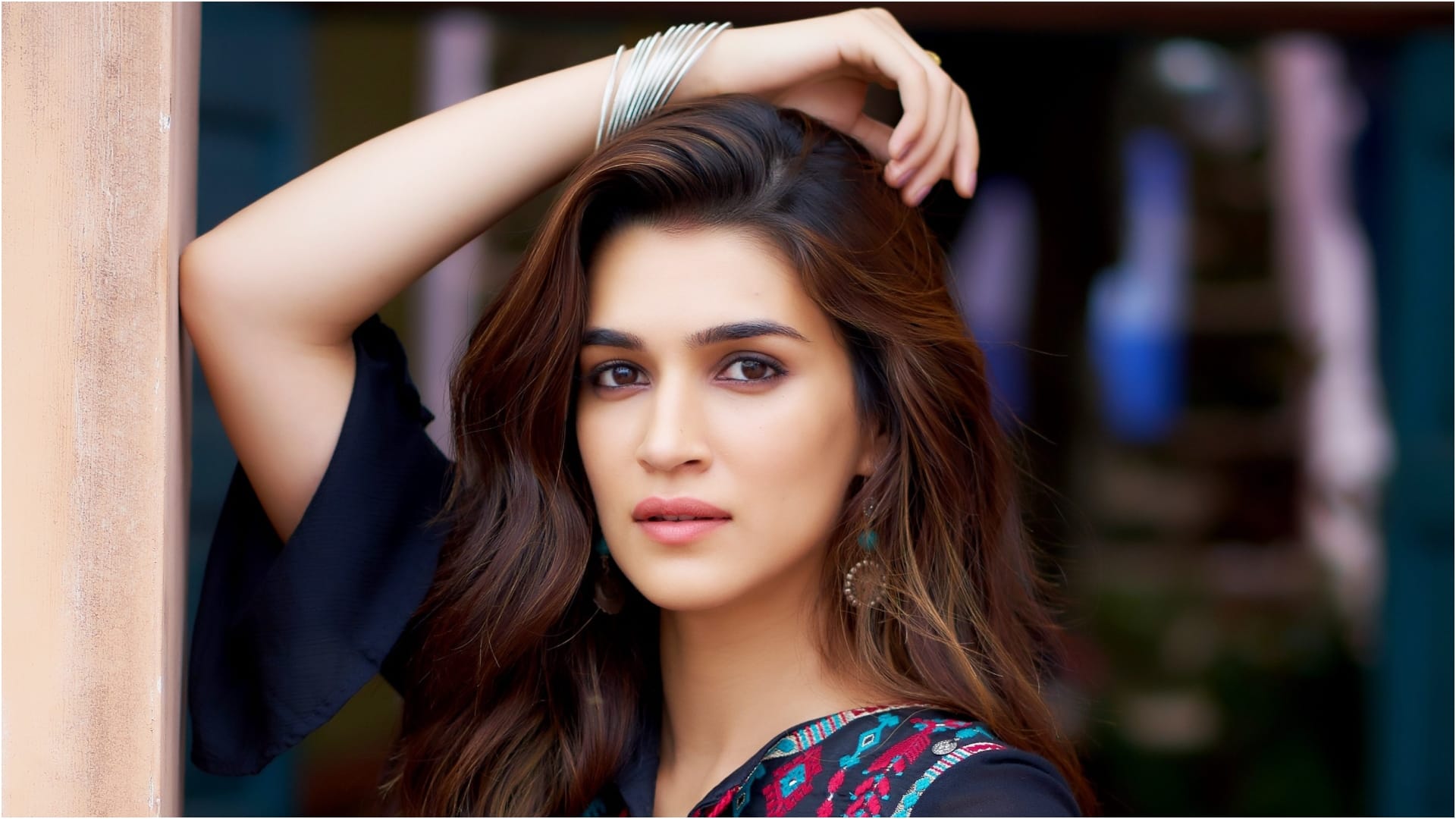 Adipurush actress kriti sanon trolled for her new post on movie know full details here