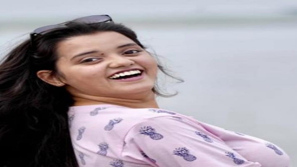 Scooty collided with Nilgai bank worker girl died and brother injured