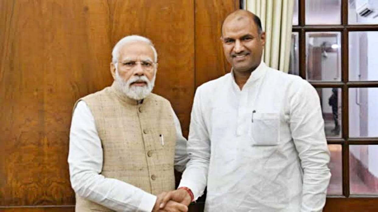 BJP has given a task to 8000 'Namo Swayamsevaks' to go to the field