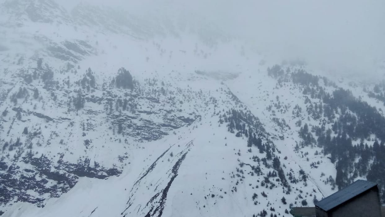 himachal weather update snowfall in lahaul rohtang and rain in shimla kangra bilaspur amid orange alert