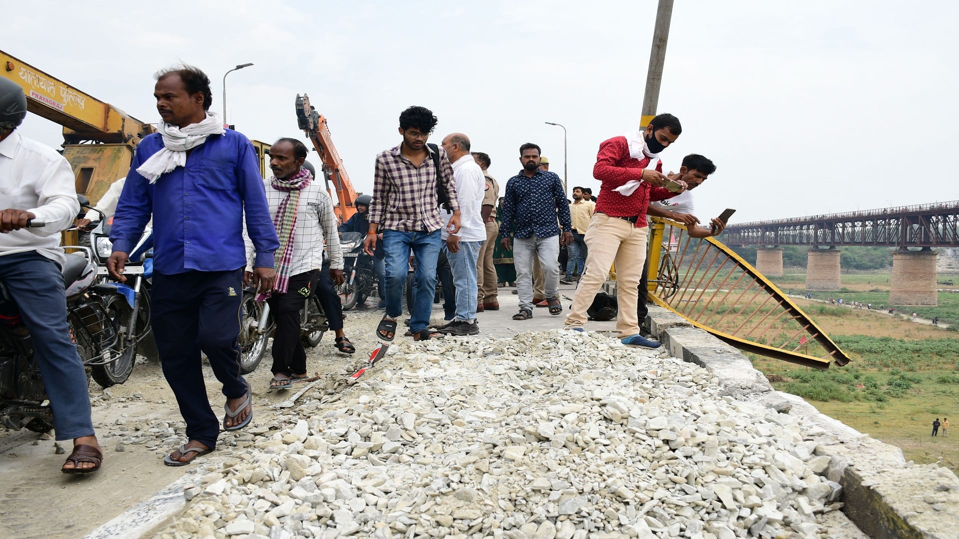 Three killed, three injured as truck collides with truck at Phaphamau Ganga bridge
