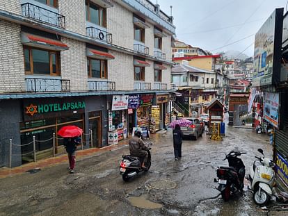 Snowfall in badrinath dham, Along with cold due to rain and strong storm Uttarakhand weather Watch Photos
