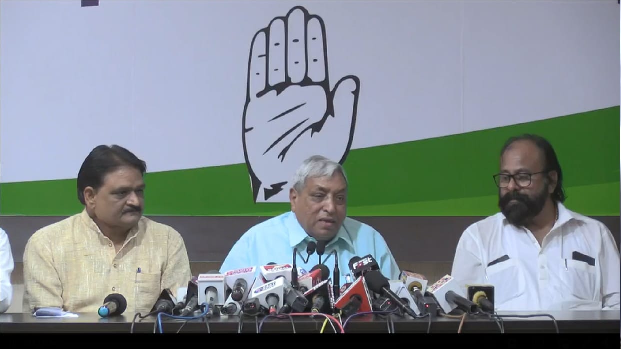 Congress MLA Satyanarayan sharma said on Mahatma Gandhi and rahul Gandhi in raipur