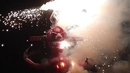 40 feet high Ravana burnt to ashes in Muesan
