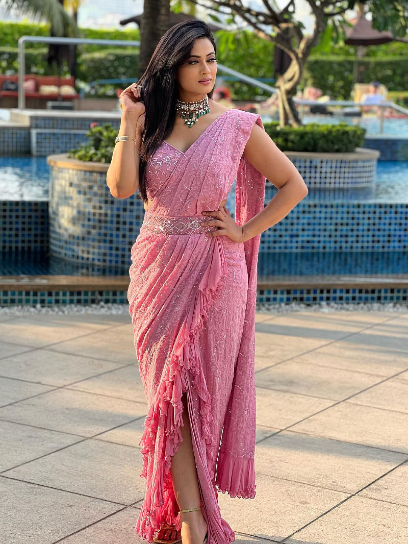 New Style Saree Draping | नये तरीके से साड़ी पहनना सिखे | unique style saree  wearing - YouTube