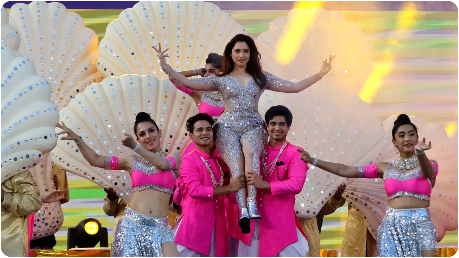 IPL 2023 Opening Ceremony Arijit Singh Tamannaah Bhatia Dance Performance at Ahmedabad Stadium
