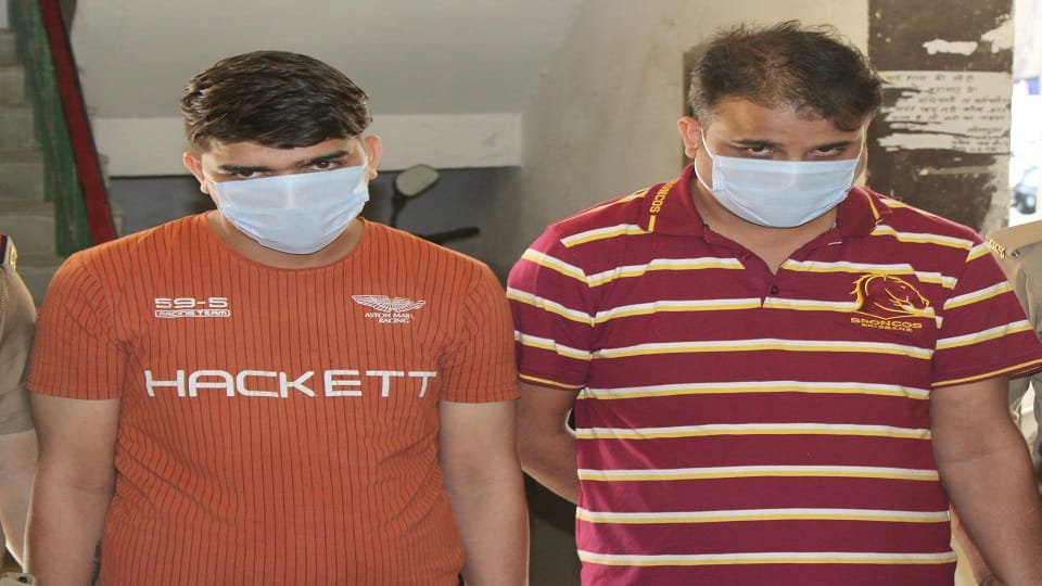 Two brothers arrested for cheating more than 500 people in the name of making playboys in noida