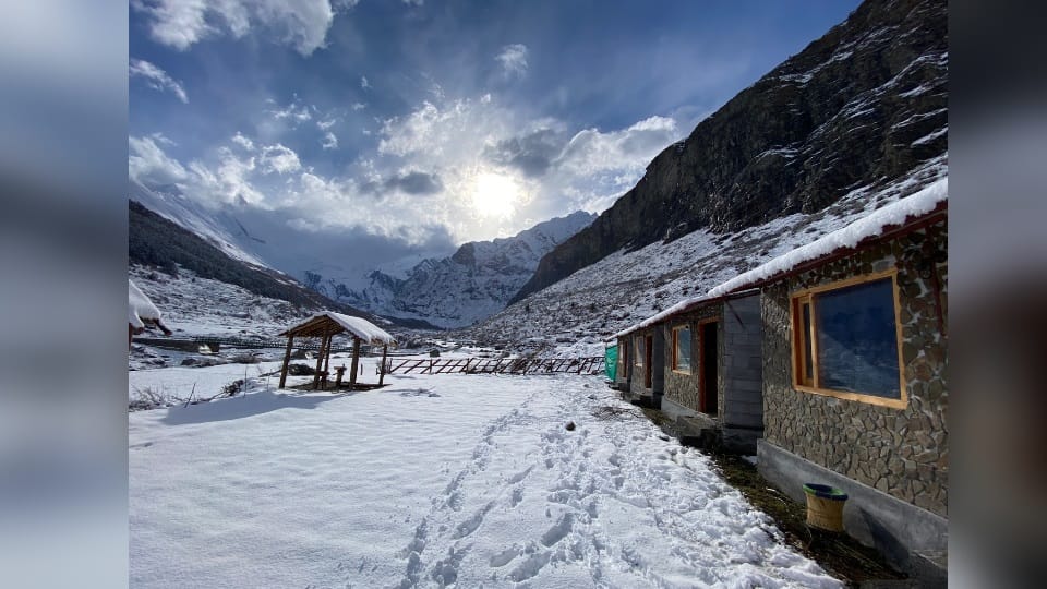 Uttarakhand Weather Heavy Snowfall in Darma And Vyas Valley See Photos