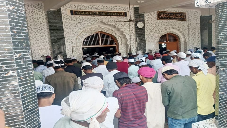 Saffron flag hoisted on dome of religious place in Sonipat