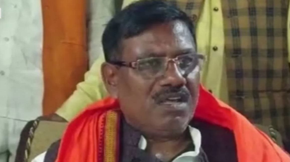 Former SP MLA Gorakh Paswan get no relief from varanasi court who sentenced 3 months jail