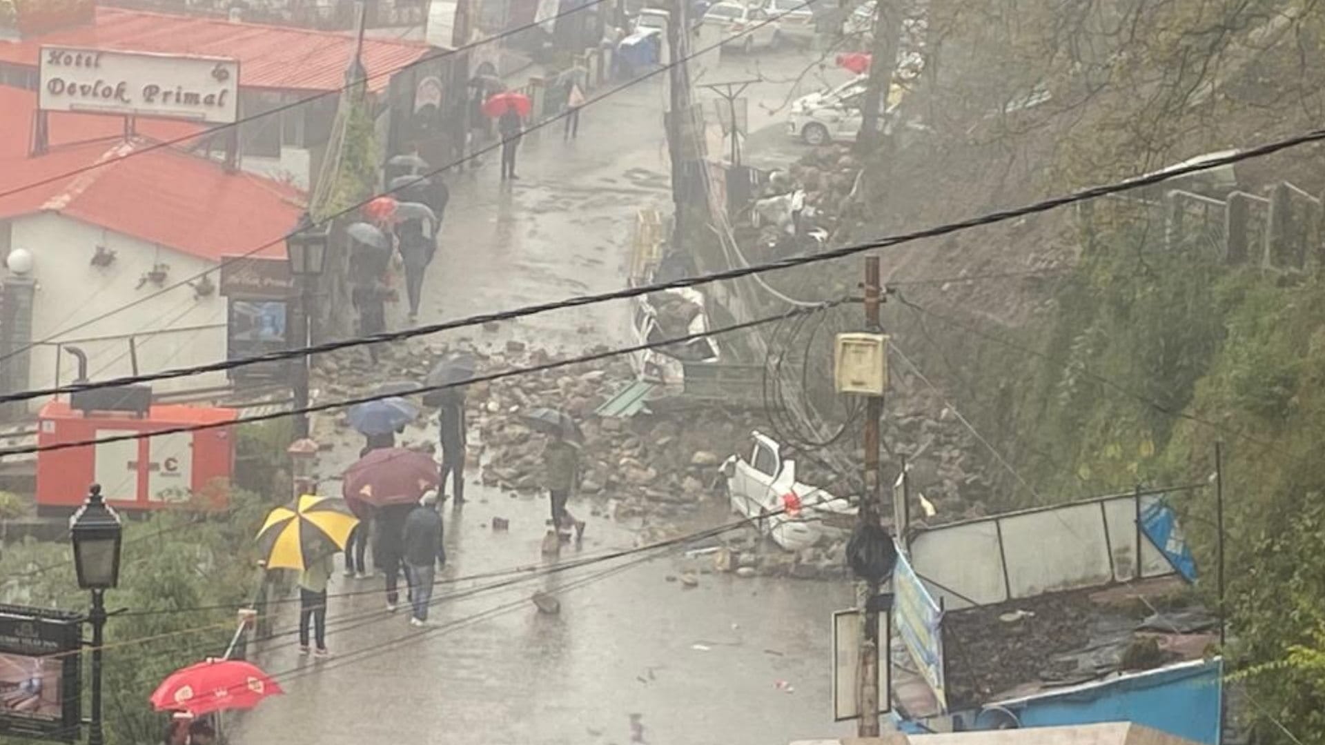 Snowfall in badrinath dham, Along with cold due to rain and strong storm Uttarakhand weather Watch Photos