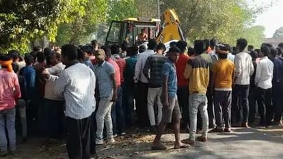 SSB jawan killed in road accident in ballia his car collided with tre