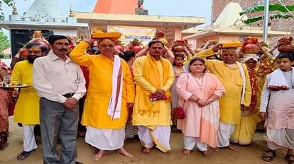 Aligarh News: कलश यात्रा से शुरु हुई प्रभु श्रीराम की कथा, प्रेममूर्ति दीपक जी महाराज ने की भक्ति रस की बारिश Lord Shri Ram Katha started with Kalash Yatra